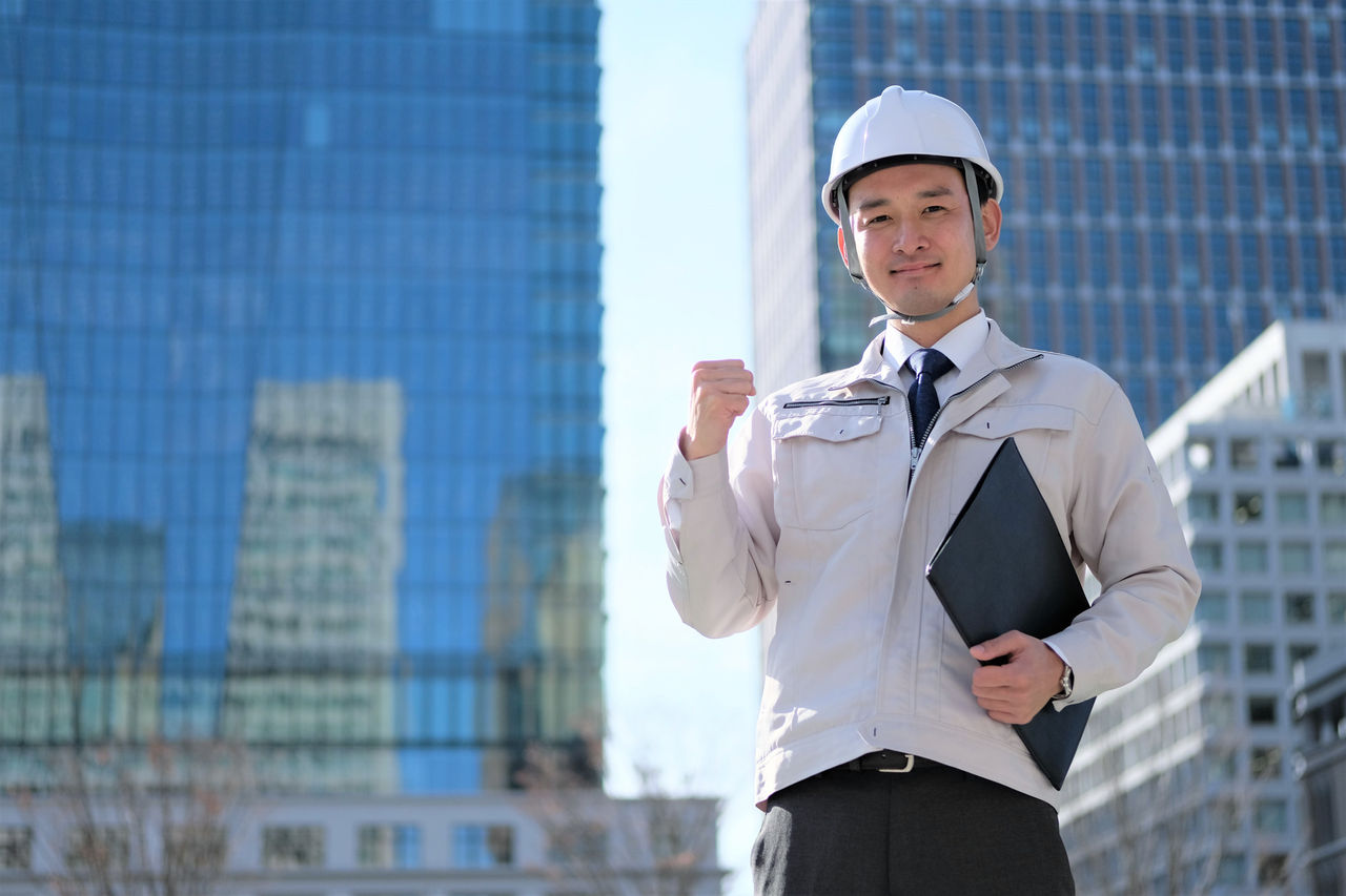 建築　ポートレート　ビジネスマン