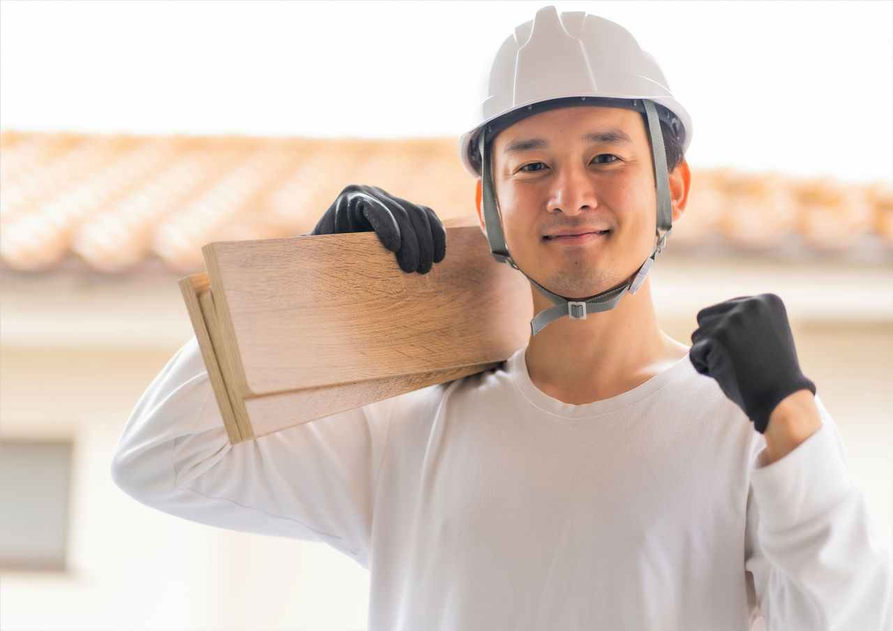 アジア人　大工　ポートレート