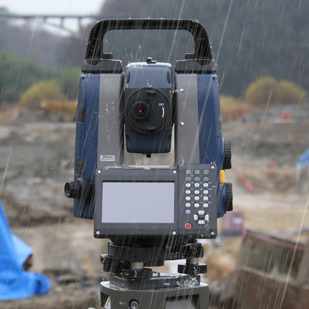Dustproof and Waterproof: IP65 design