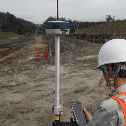 Built for the field, with dustproof and waterproof protection compliant with IP67 standards.