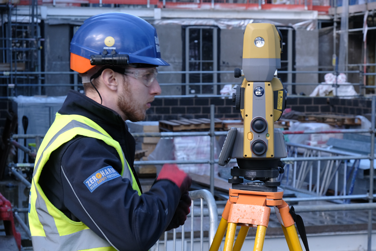 การตรวจสอบสถานที่ก่อสร้างรุ่นต่อไปของ Balfour Beatty